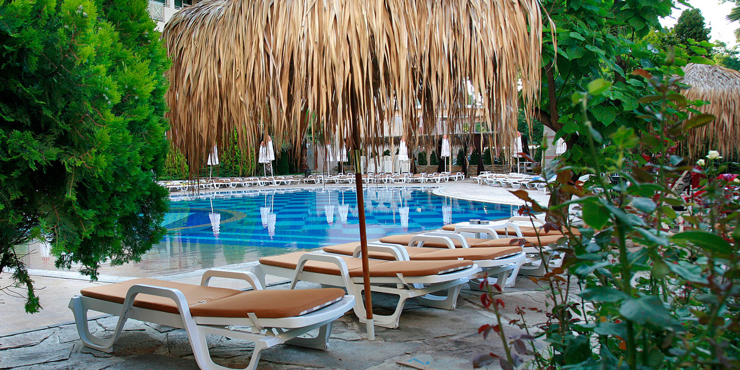 Hotel_Alba_Poll_Bar_head_1_1.jpg