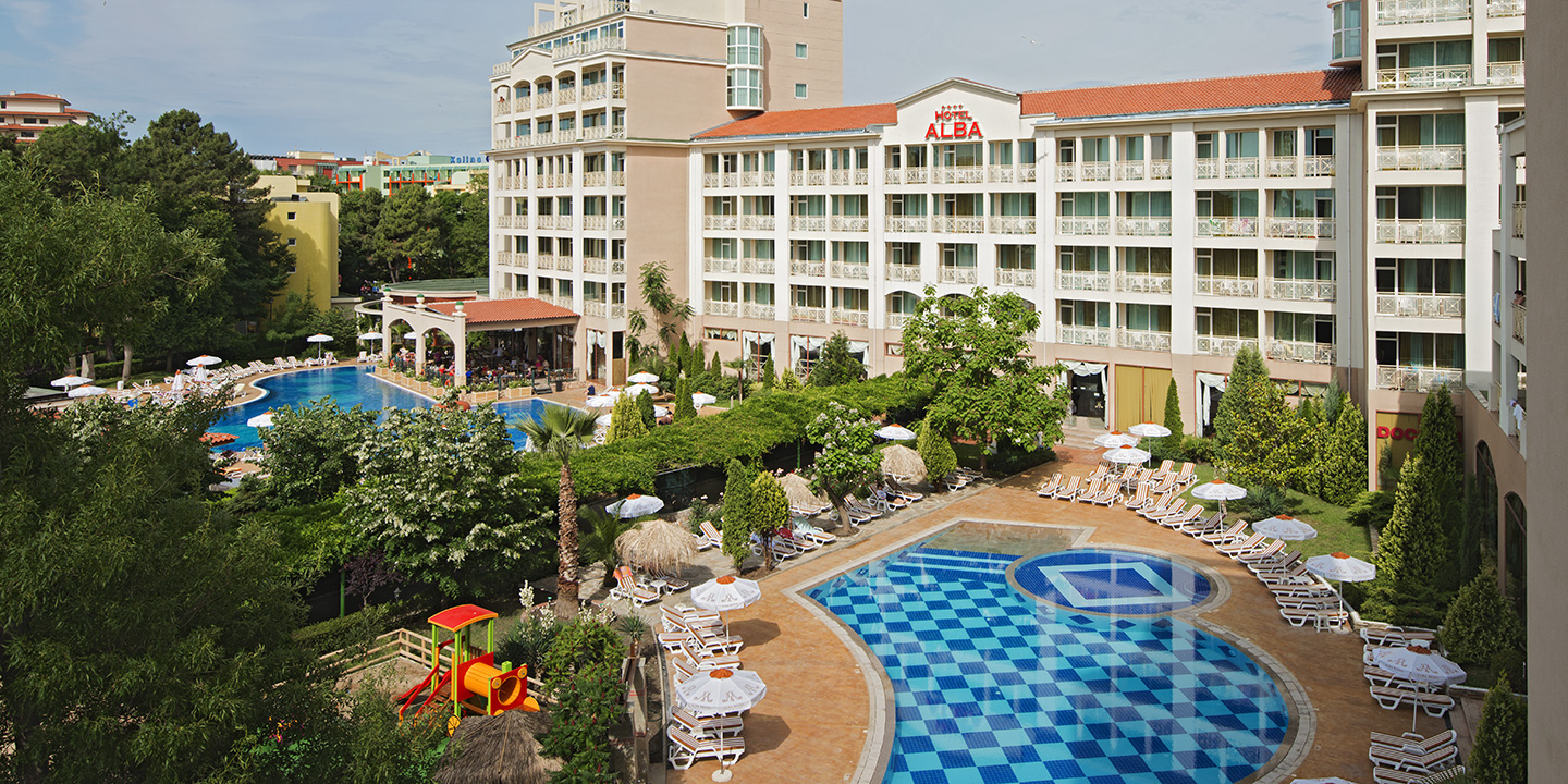 Hotel_Alba_pool_head02.jpg