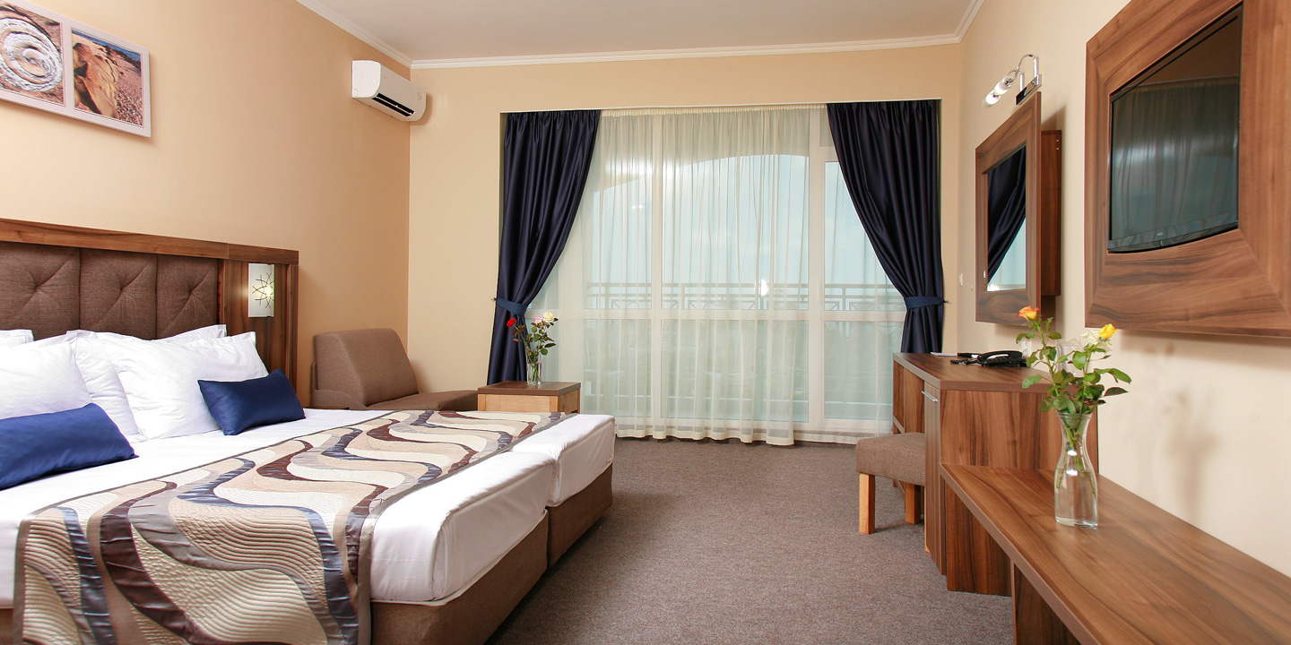 Hotel_Alba_superior_head_01.jpg